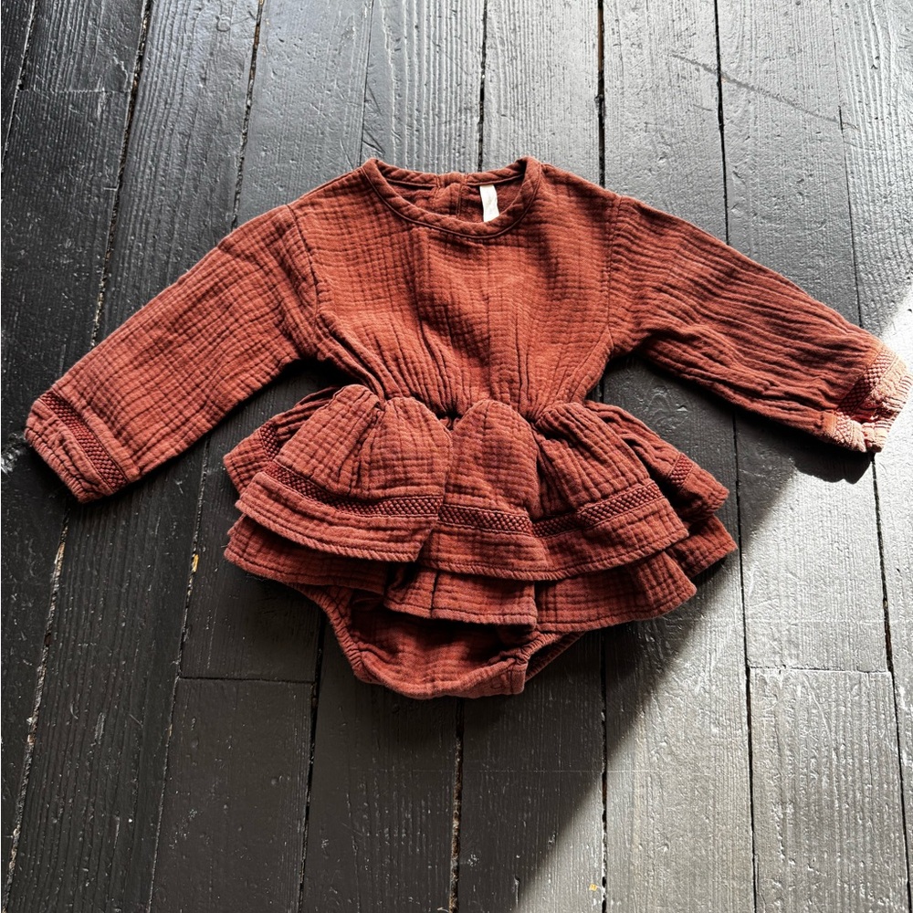 Quincy Mae Rosie Romper - Picture 2 of 3